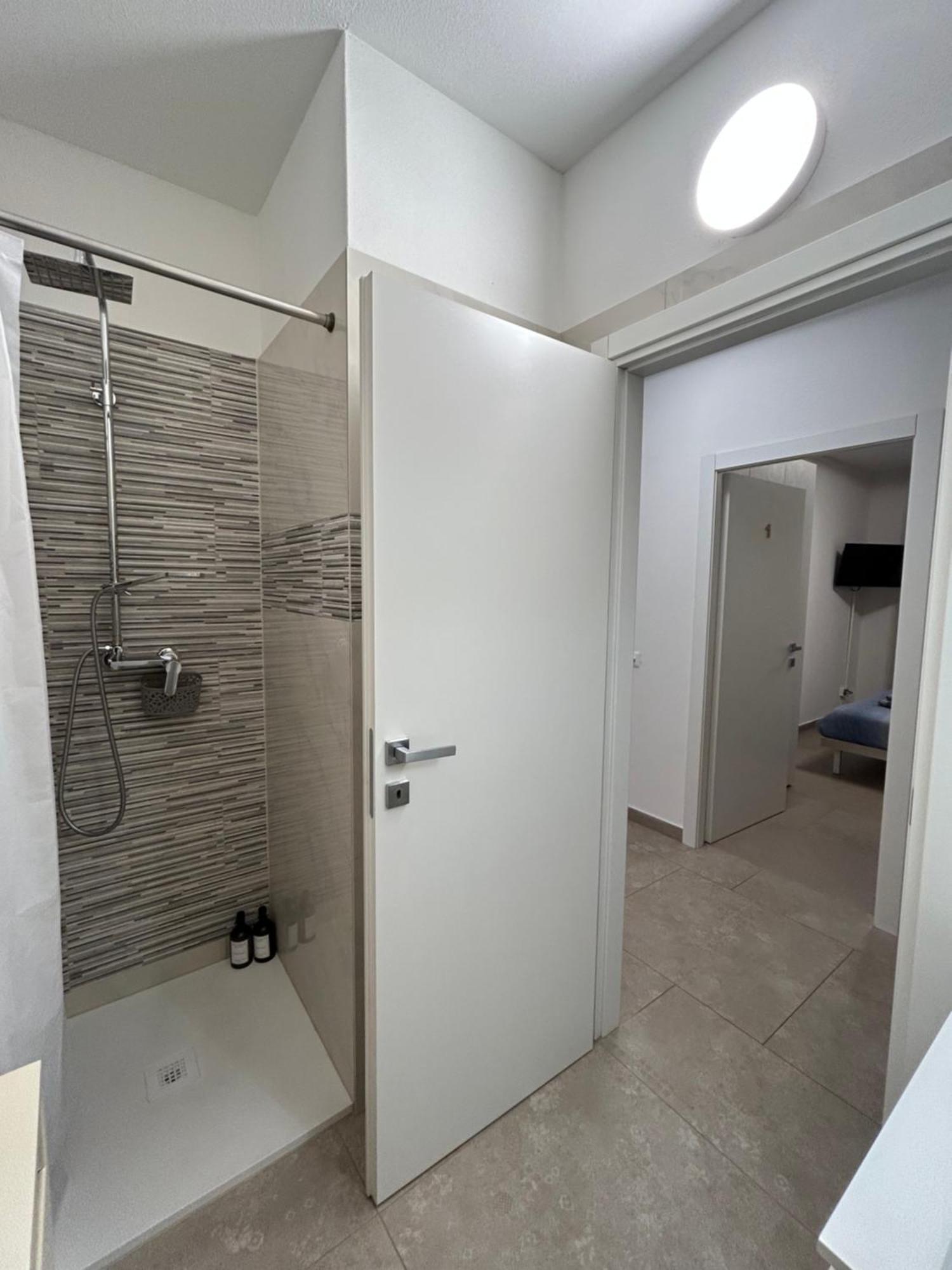 *Veranda'S Rooms* - Free Parking In Central Lugano Bagian luar foto